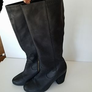 BP black leather boots